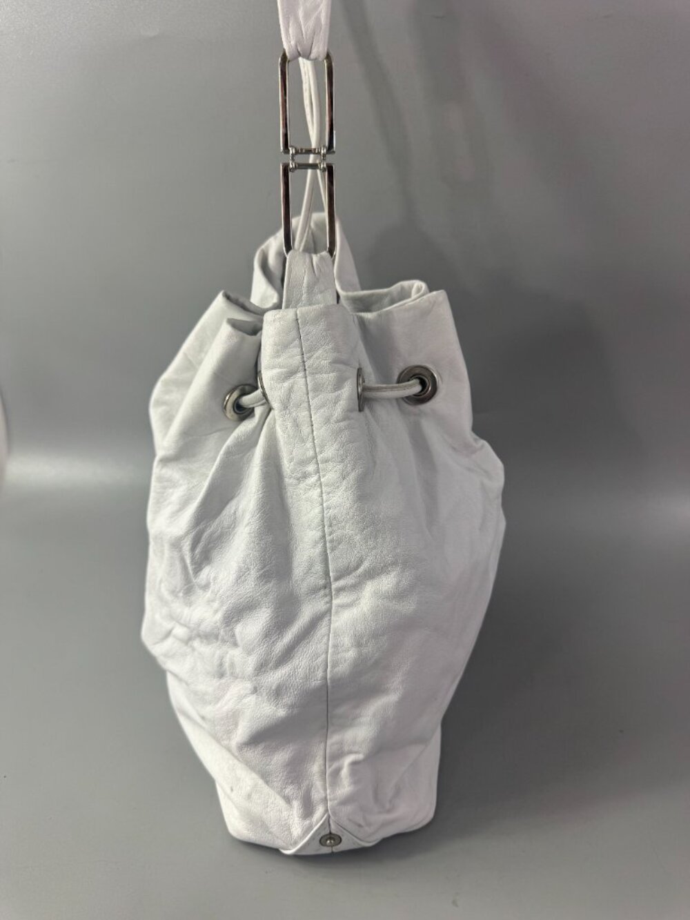 Neto White Leather Drawstring Shoulder Purse - Picture 6 of 14